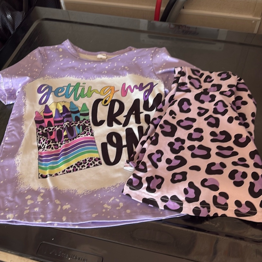 Crayon leopard outfit
